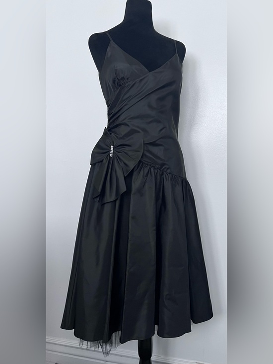 BCBGMaxAzria Dresses & Skirts - BCBG Paris Black Cocktail Dress Tulle
Underskirt /Bow w/Rhinestone SZ 8
Formal